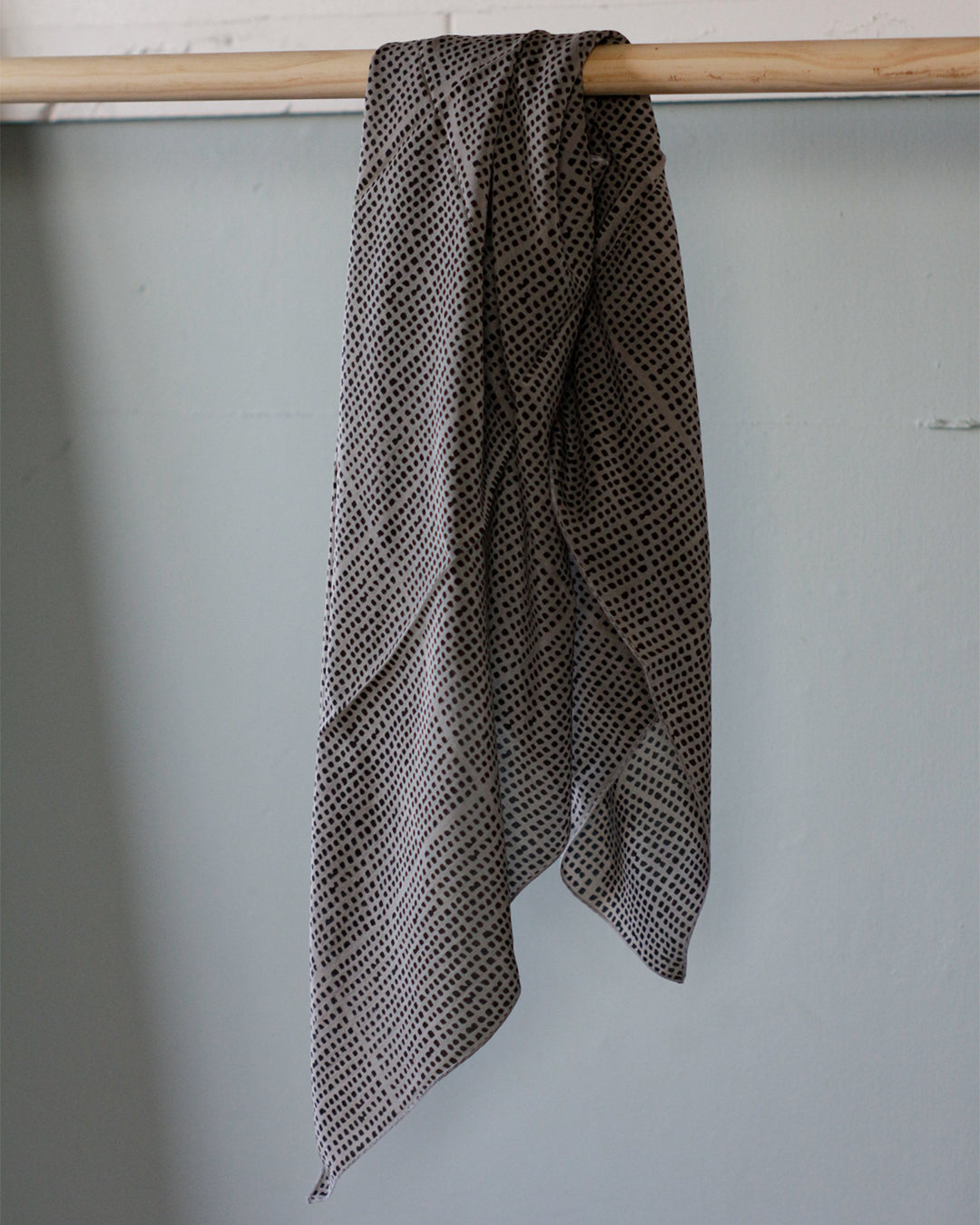 mills | Seed Scarf - Gray -
