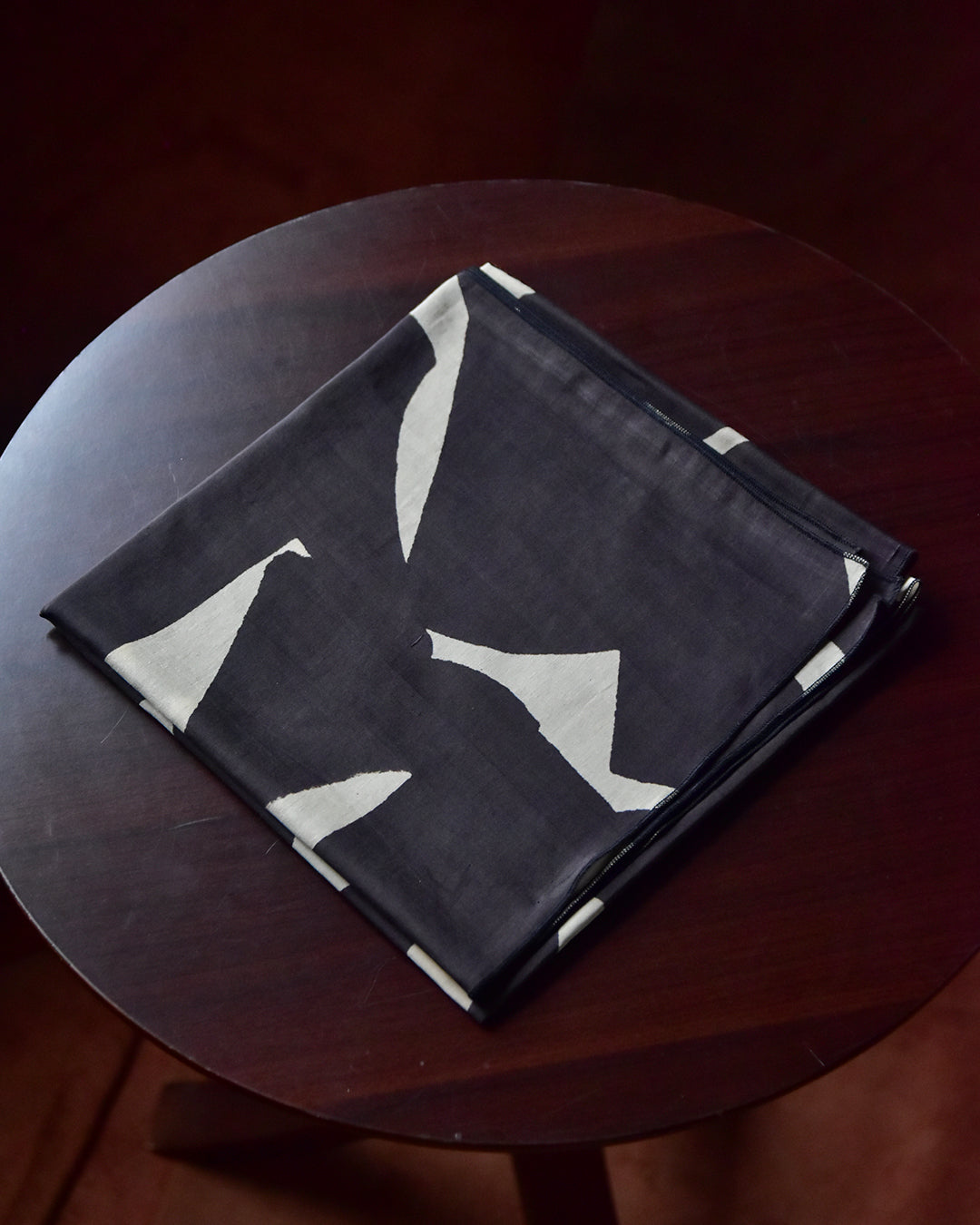 mills | Abstract Scarf - Charcoal Black -