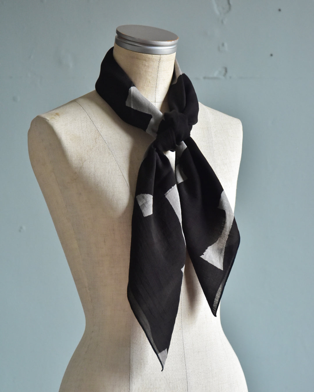mills | Abstract Scarf - Gray -