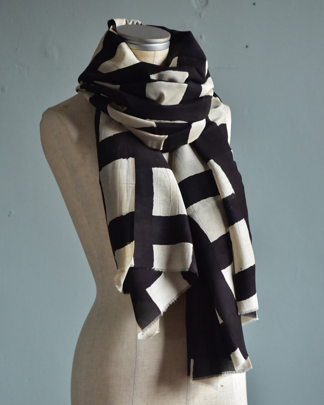 mills | Plaid Shawl - Charcoal Black-