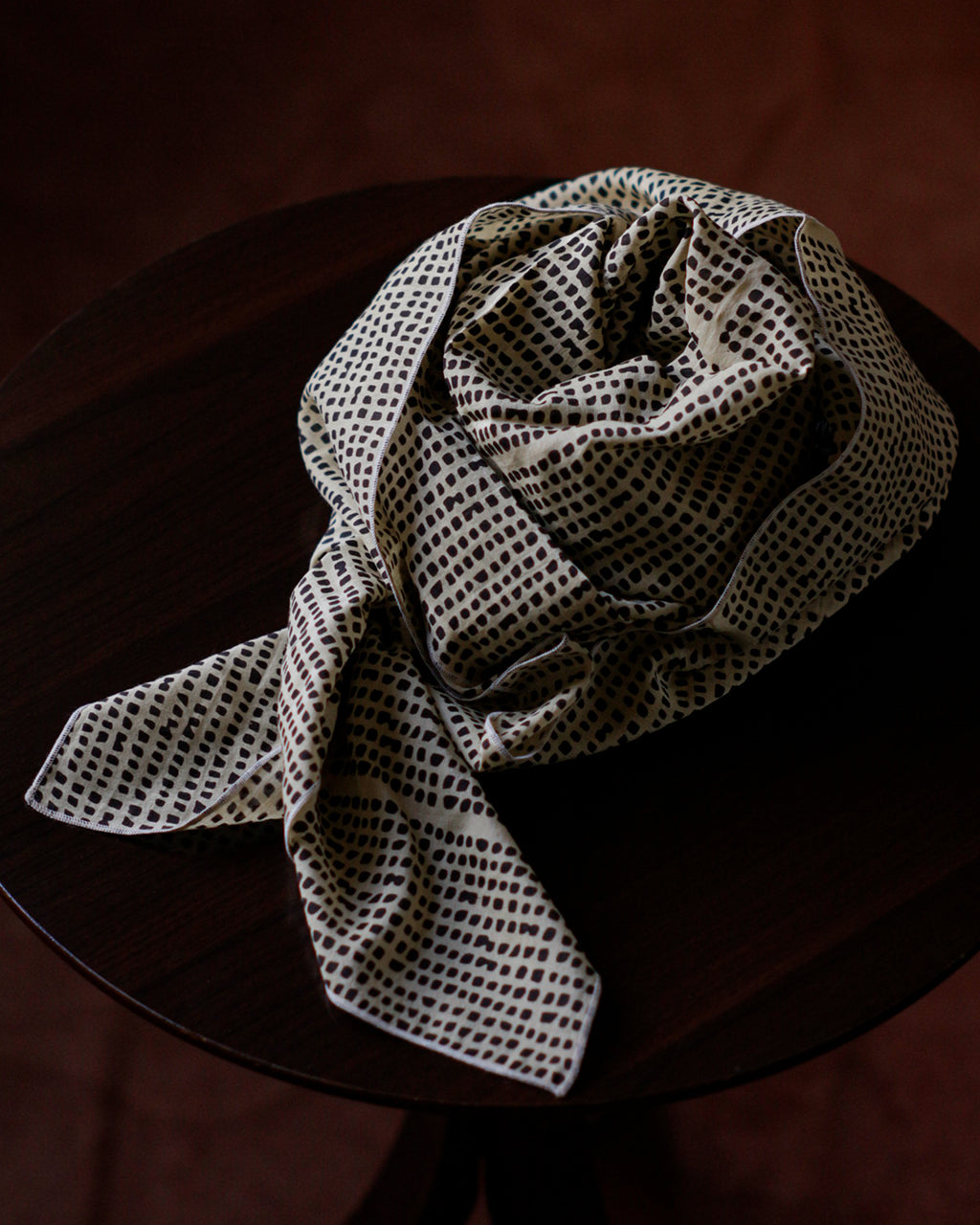 mills | Seed Scarf Cream