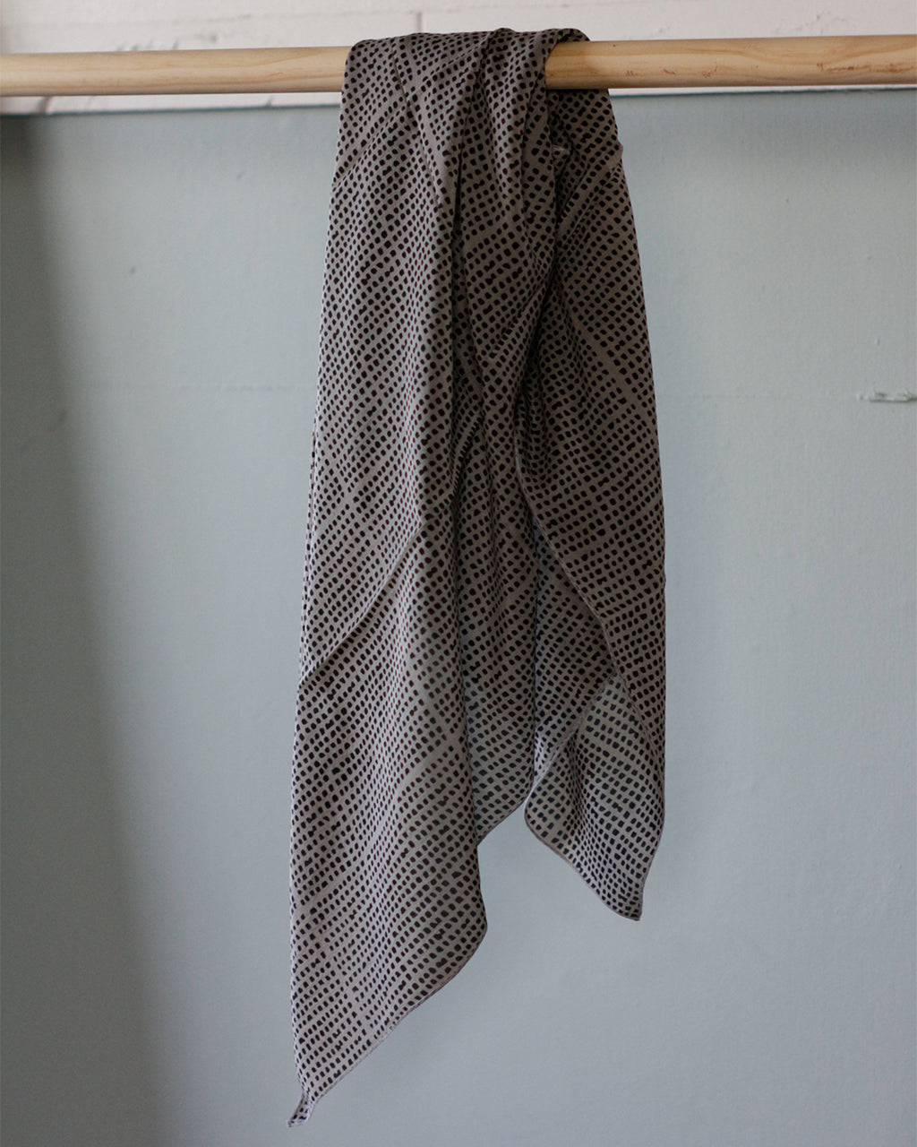 mills | Seed Scarf Gray