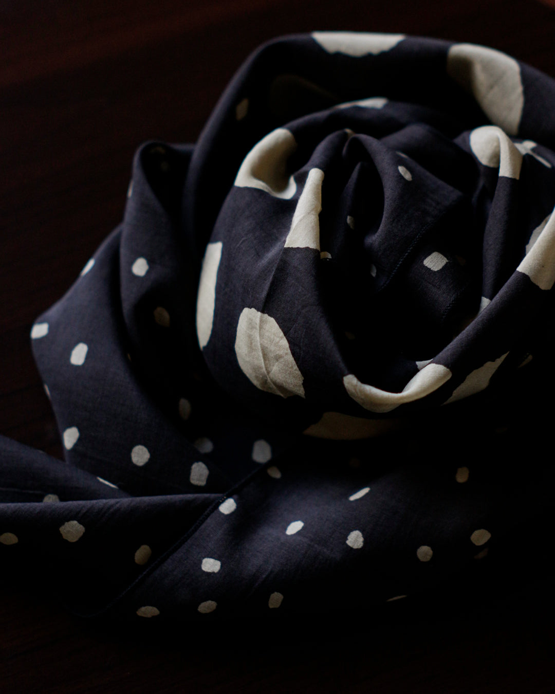 mills | Moonrise Scarf - Charcoal Black -