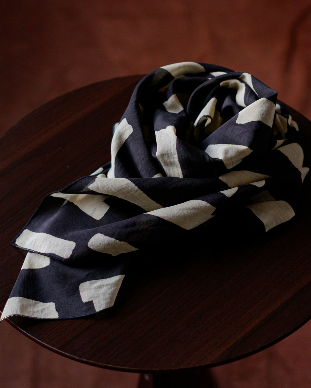mills | Branch Scarf - Charcoal -