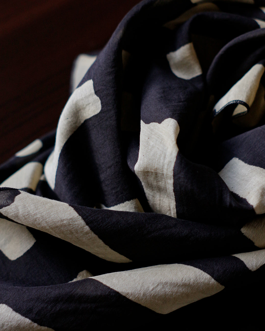 mills | Branch Scarf - Charcoal -