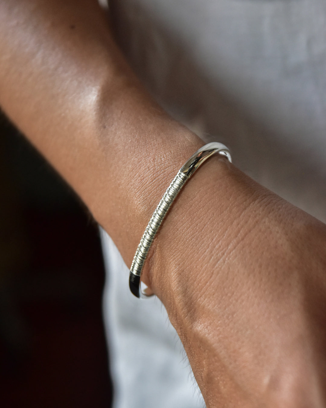 DAN TOMIMATSU | Spool Bangle Wide Halfwind - SL925 / PT900