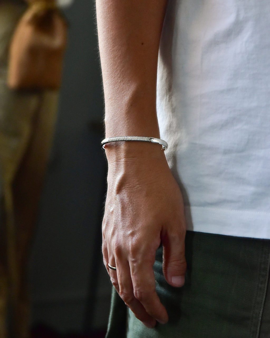 DAN TOMIMATSU | Spool Bangle Wide Halfwind - SL925 / PT900