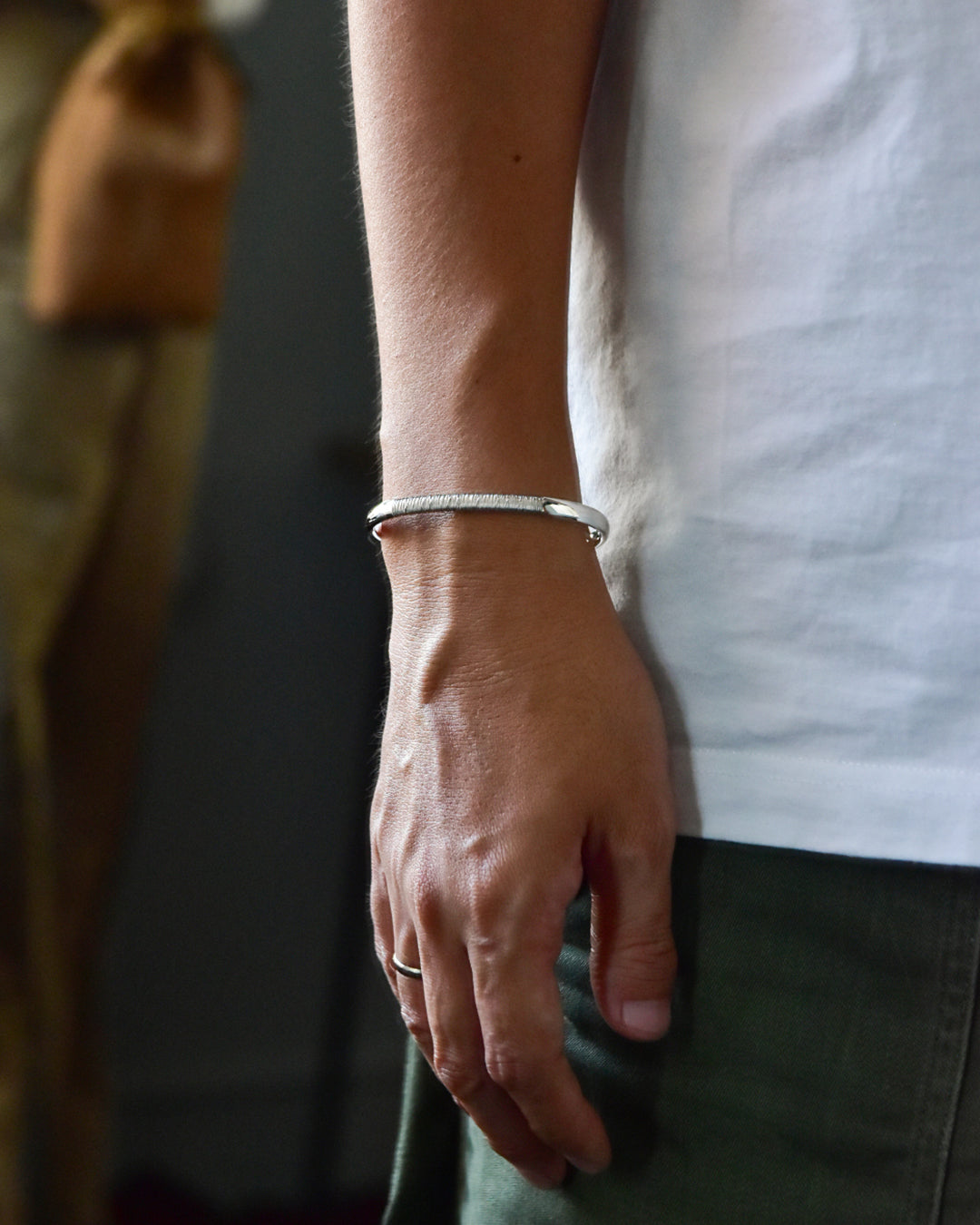 DAN TOMIMATSU | Spool Bangle Wide Halfwind - SL925 / PT900
