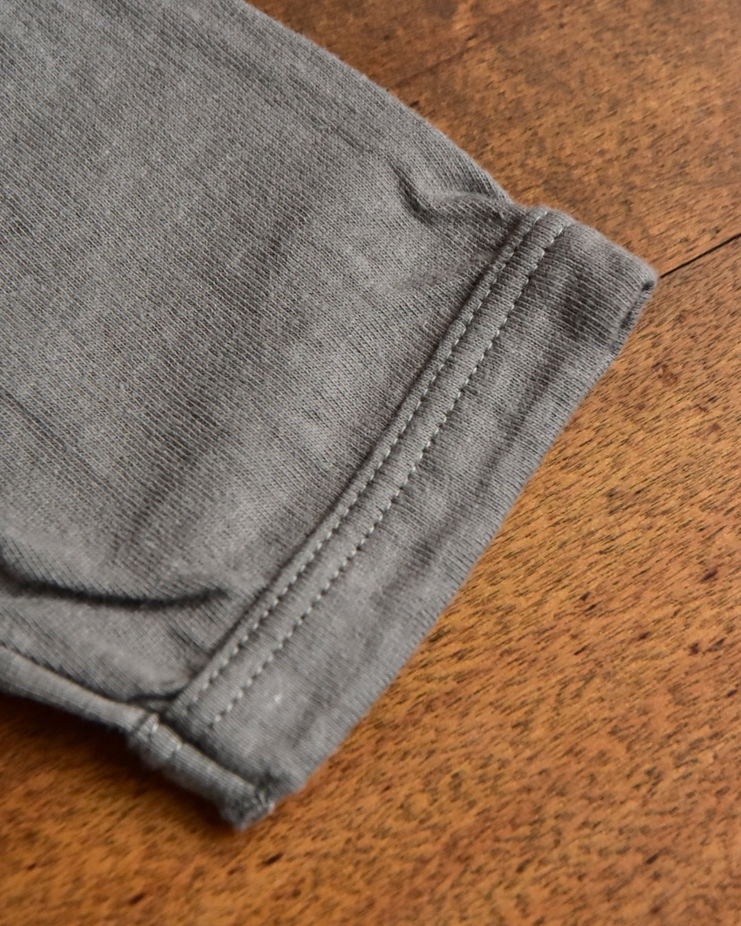 長袖Tシャツ 灰