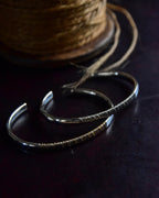 DAN TOMIMATSU | Spool Bangle Wide Halfwind -SL925 / K18