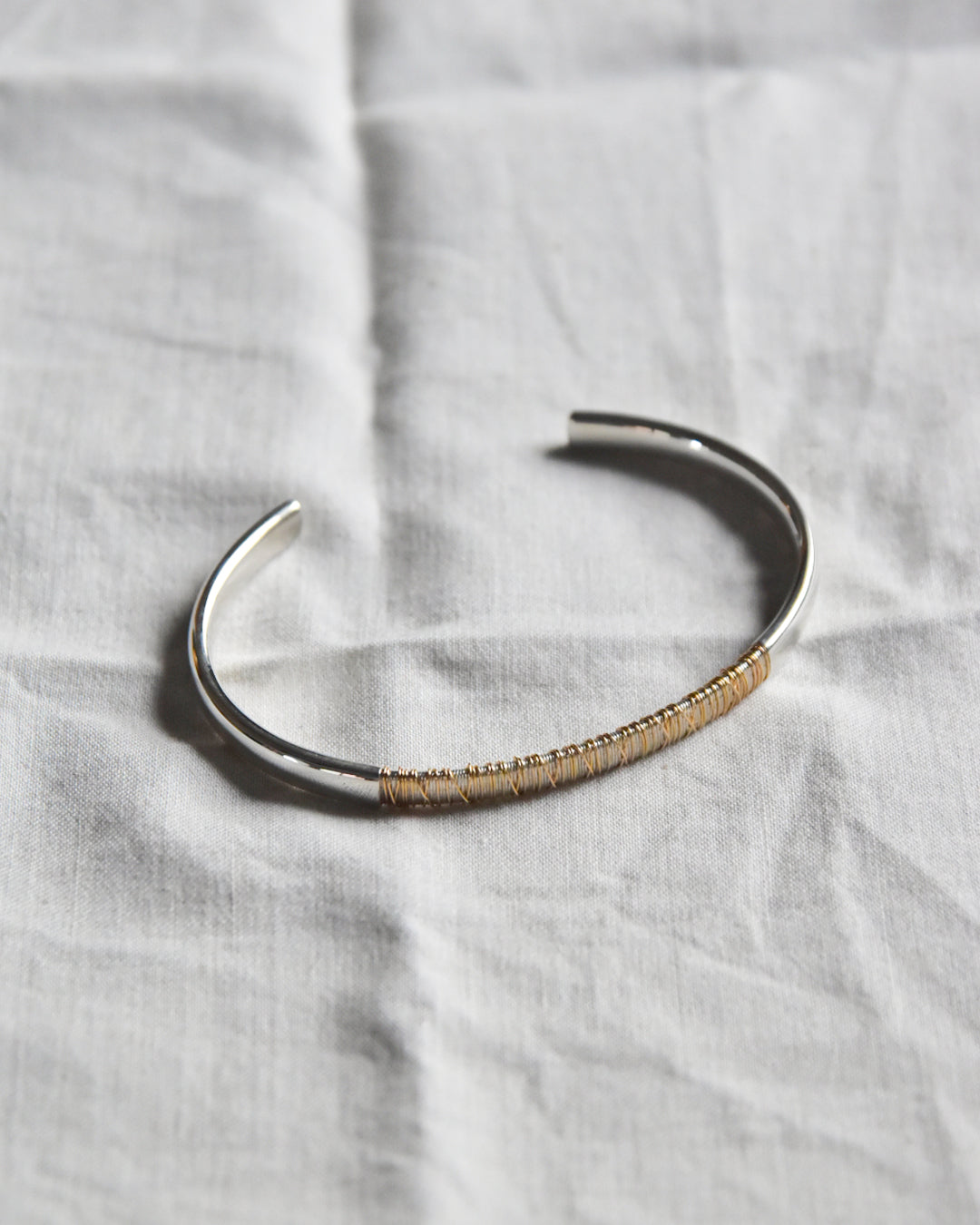 DAN TOMIMATSU / Spool Bangle Wide Halfwind -SL925 / K18