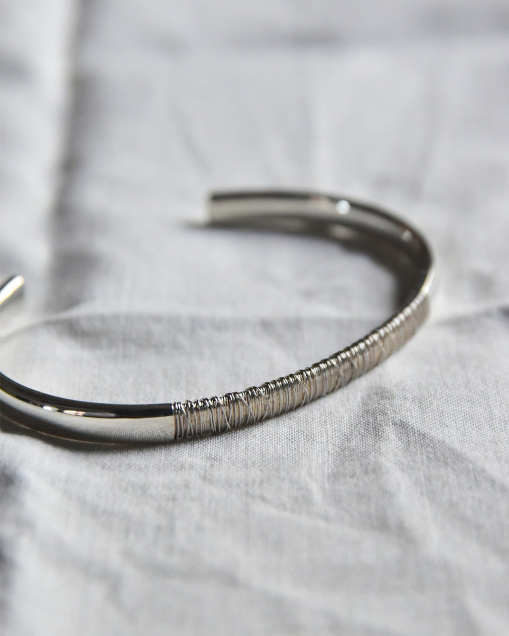 DAN TOMIMATSU | Spool Bangle Wide Halfwind - SL925 / PT900