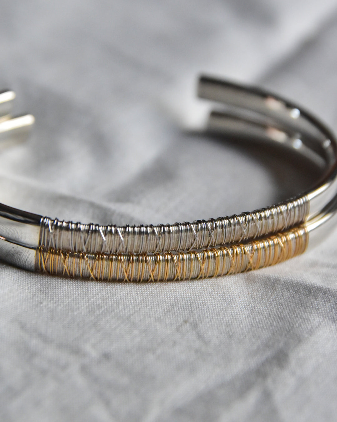 DAN TOMIMATSU / Spool Bangle Wide Halfwind -SL925 / K18