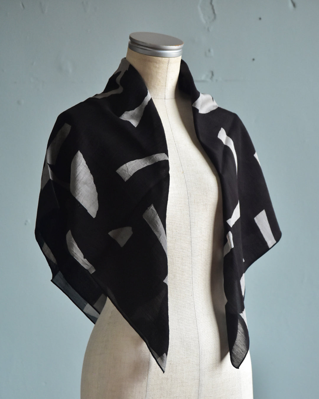 mills | Abstract Scarf - Gray -