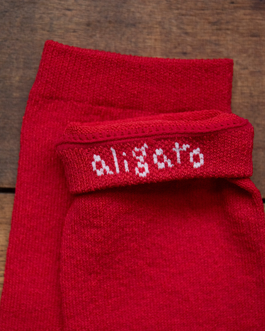 aligatos | paper 01 tomato