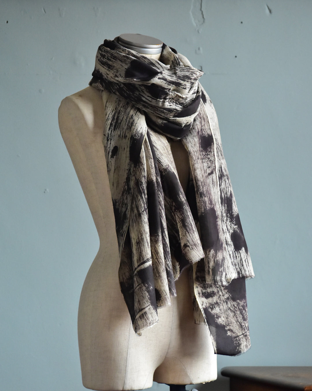 mills | Brush Shawl -Charcoal-