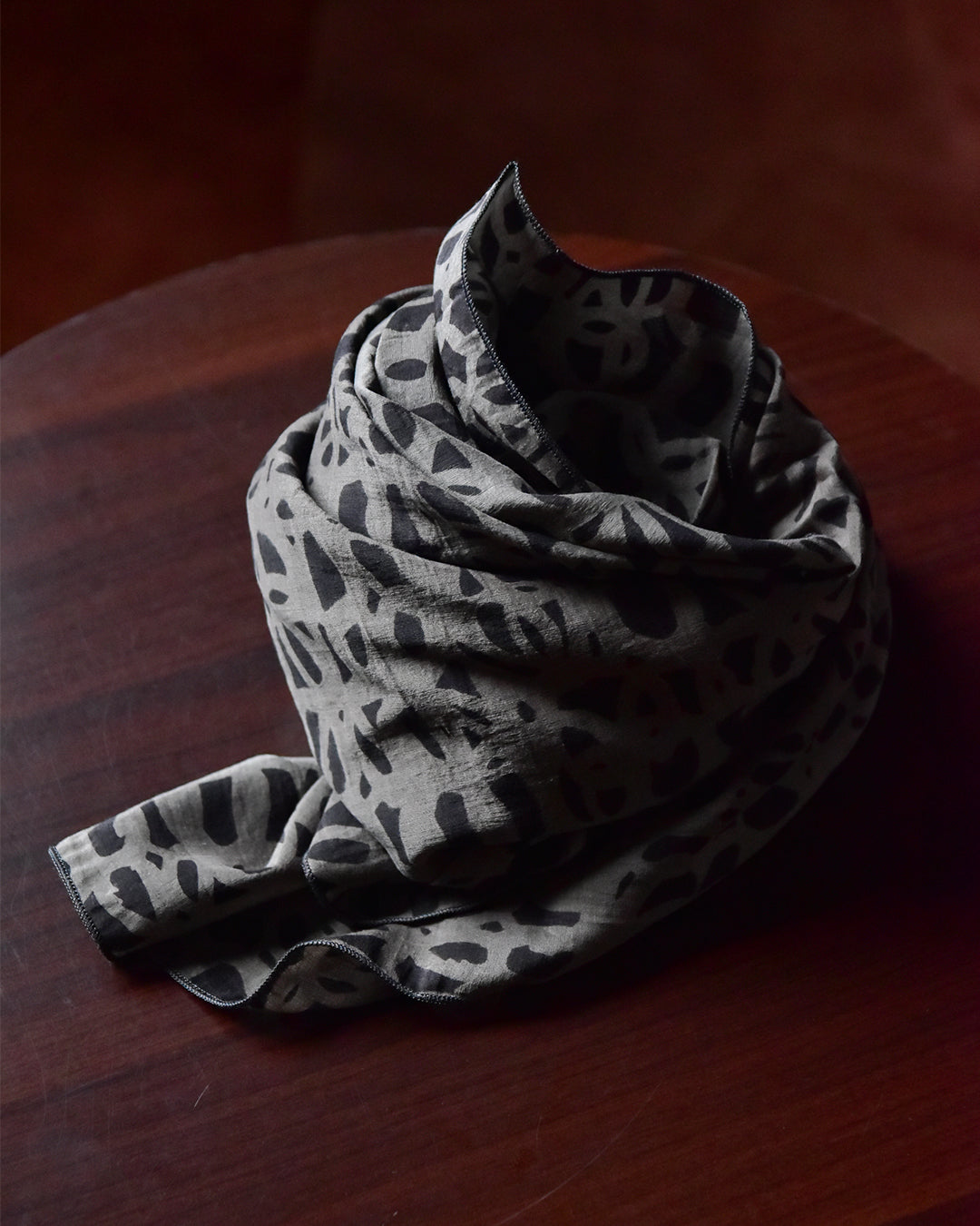 mills | Glint Scarf - Charcoal Black -