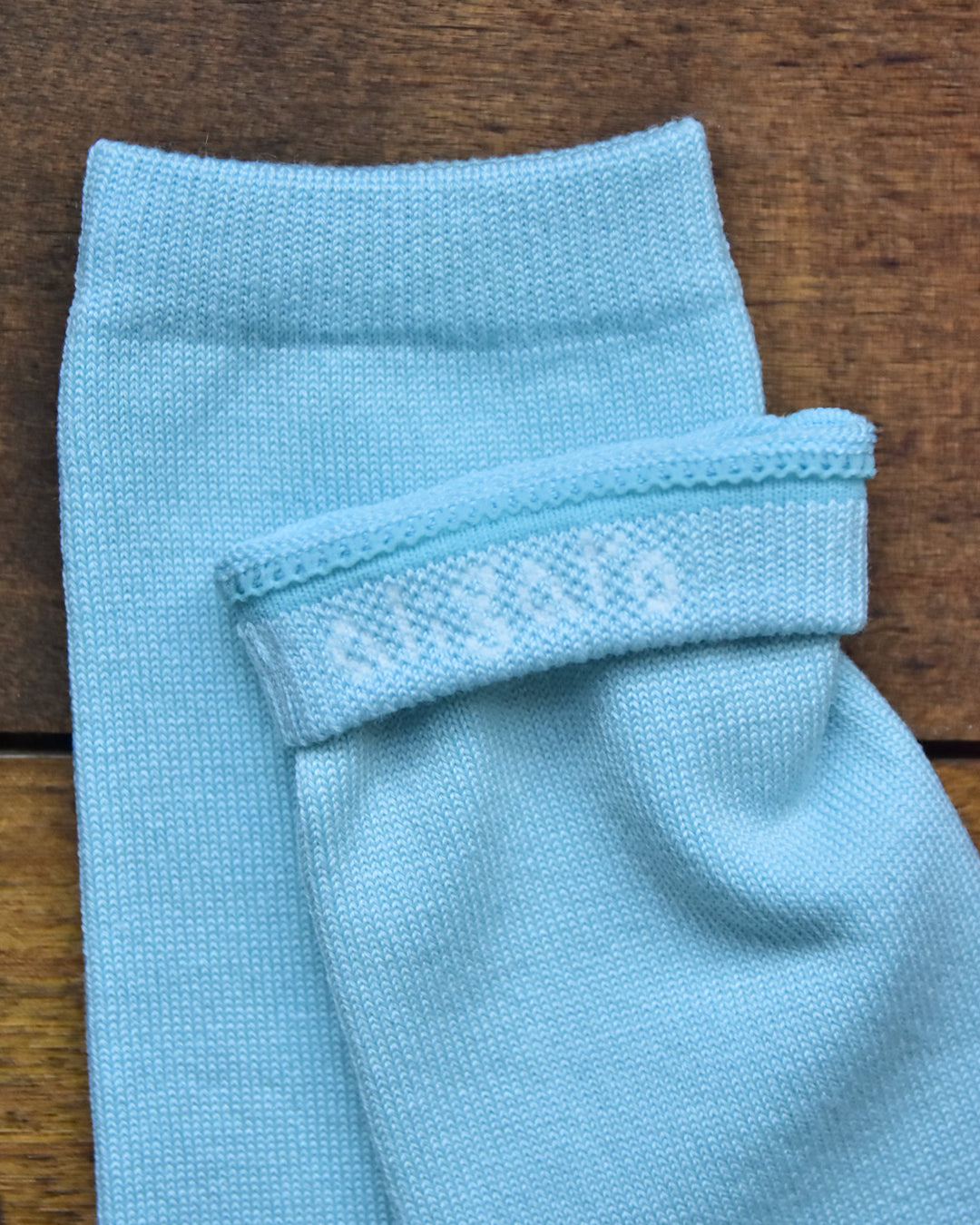 aligatos | wool 01 ice berg