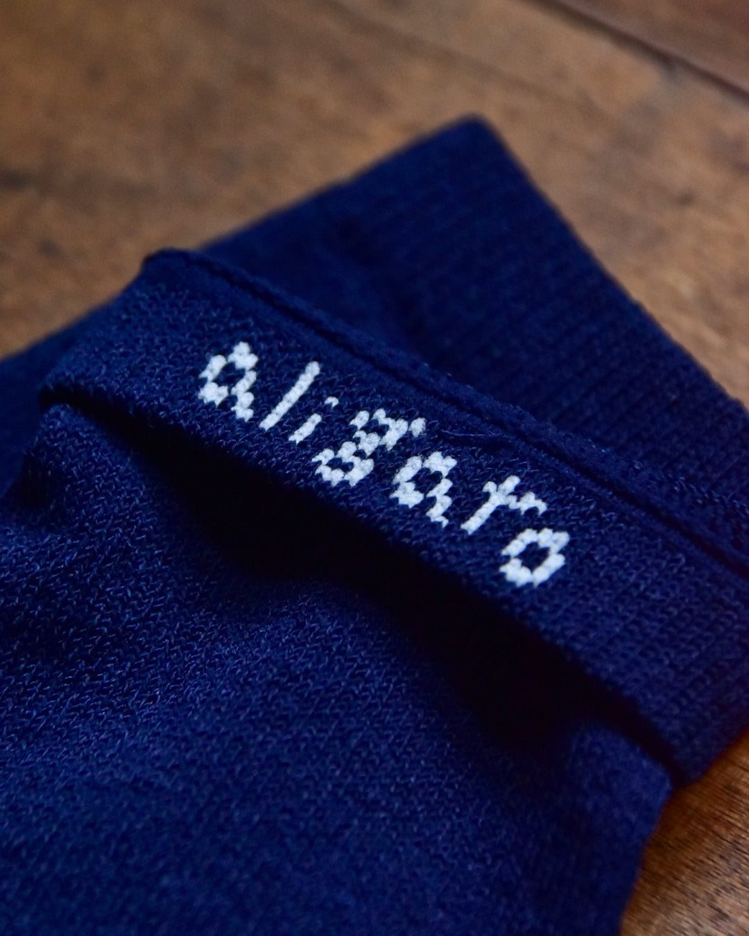 aligatos | paper 01 midnight