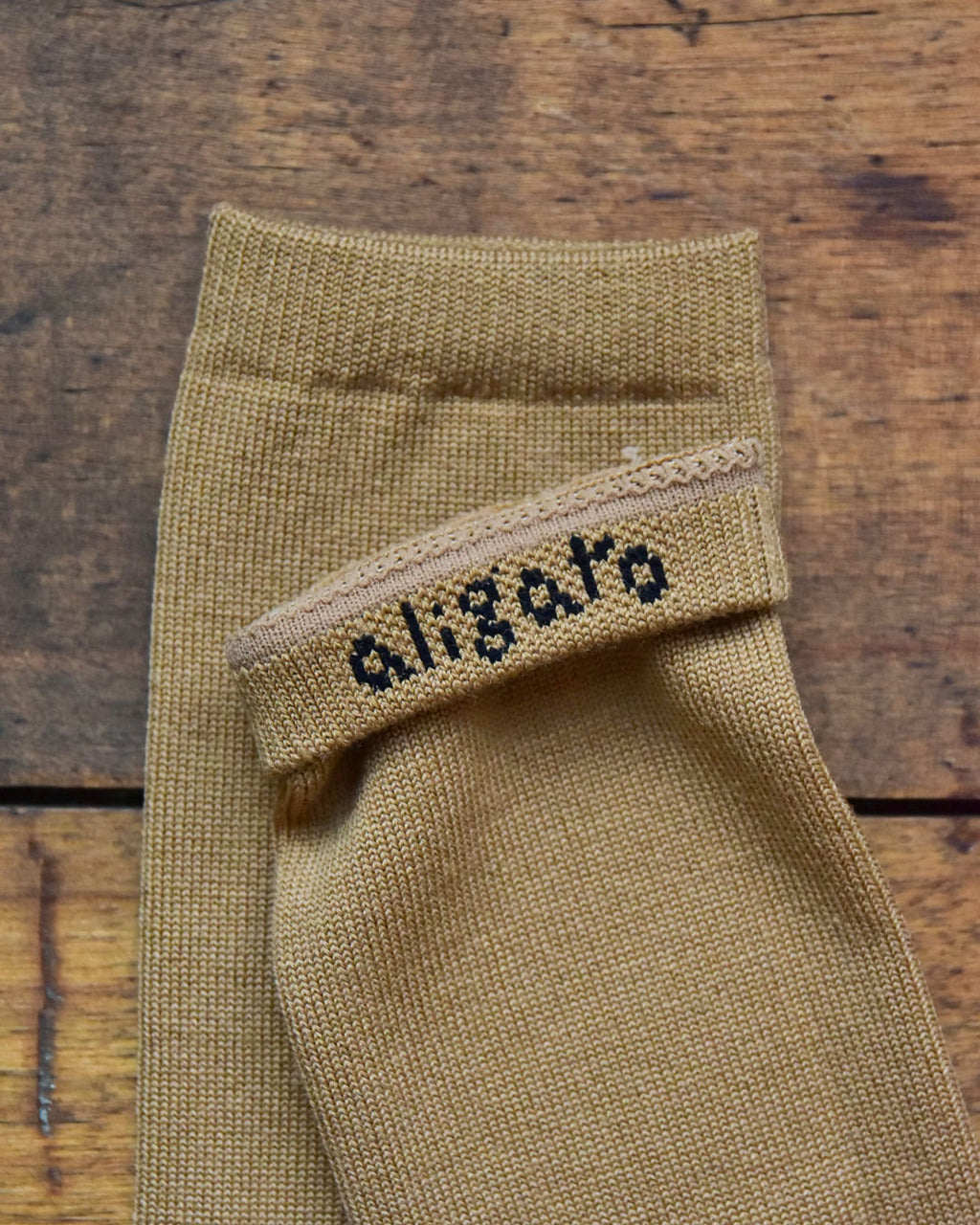 aligatos | wool 01 milk tea