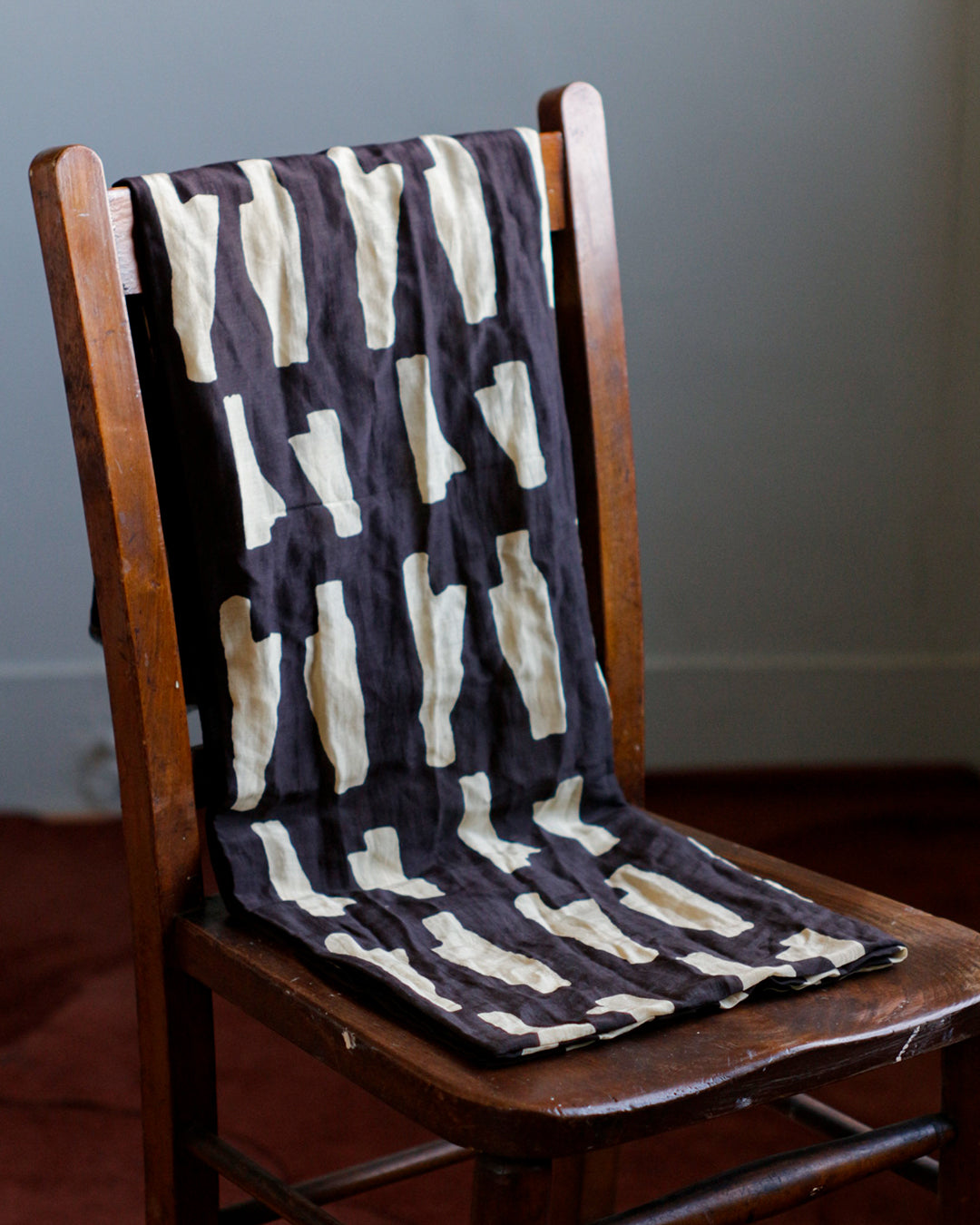 mills | Branch Shawl  - Charcoal Black -