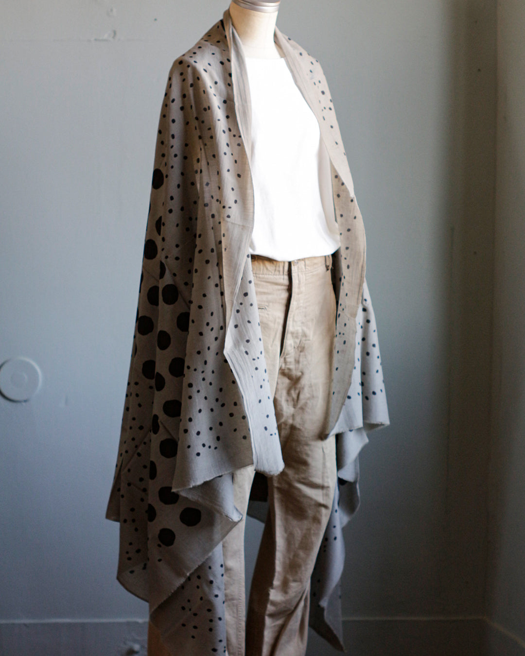 mills / Moonrise Shawl  Gray