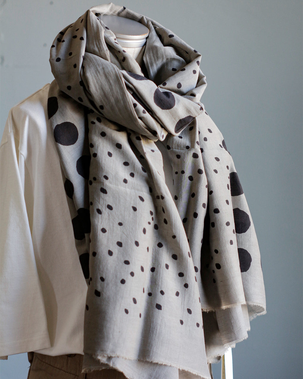 mills | Moonrise Shawl  Gray