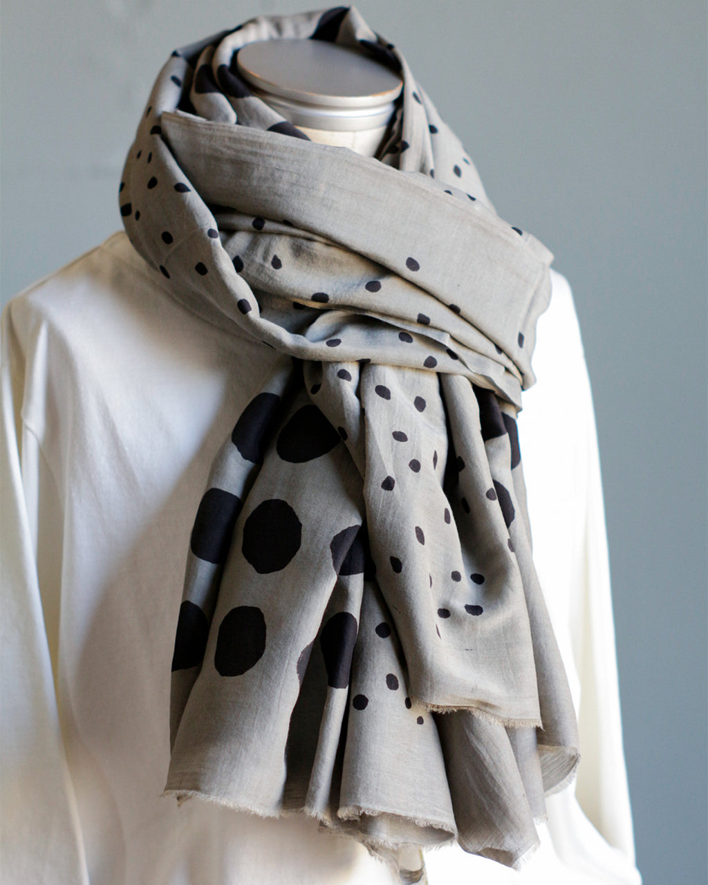 mills | Moonrise Shawl  Gray