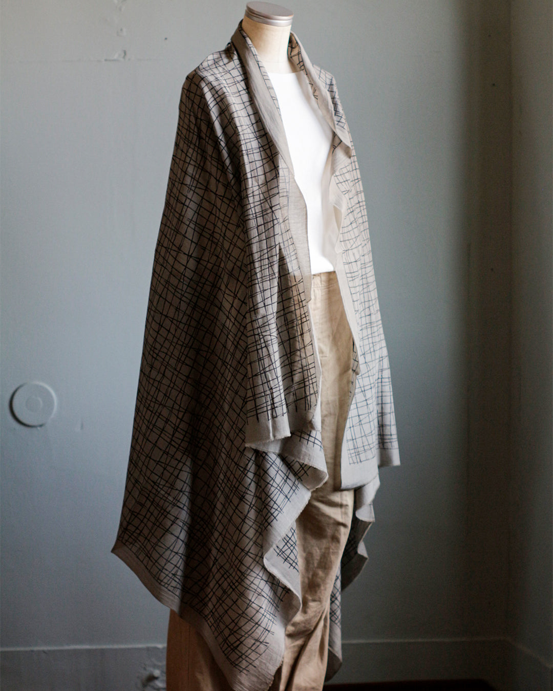 mills / Stone Shawl  Gray