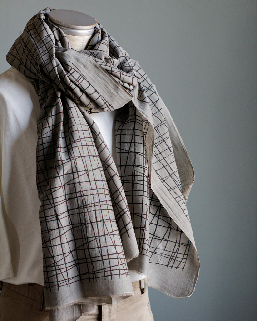 mills / Stone Shawl  Gray