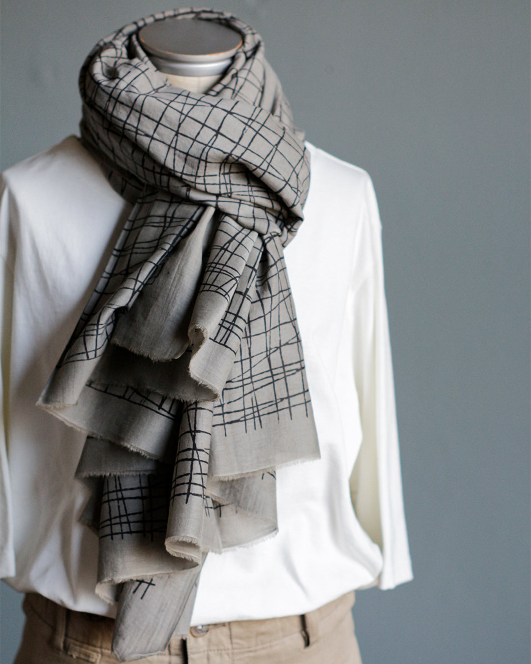mills | Stone Shawl  - Gray -