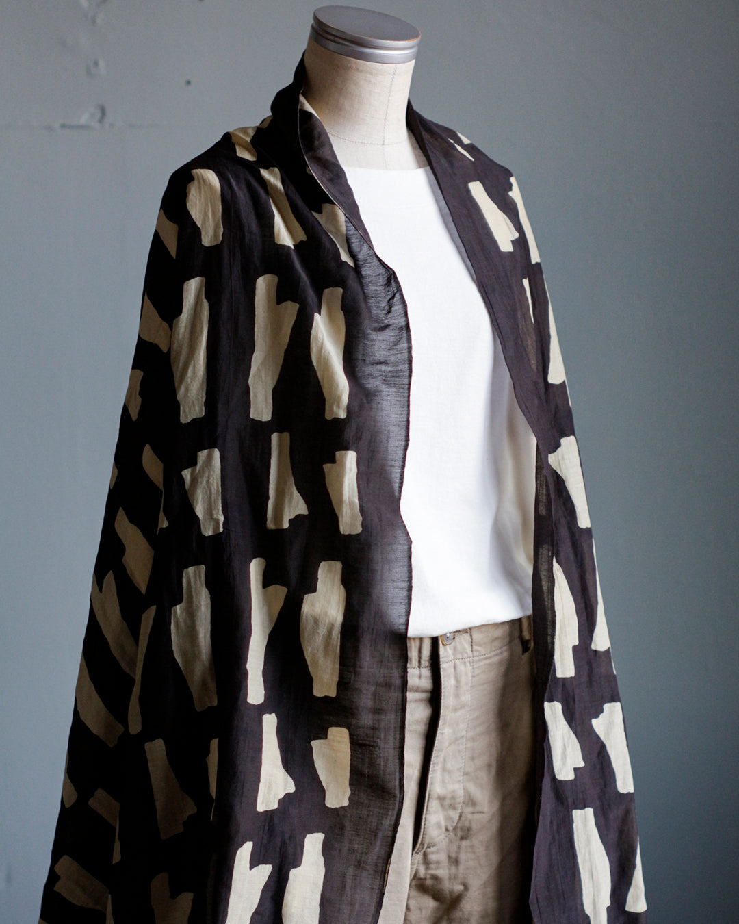 mills | Branch Shawl  - Charcoal Black -