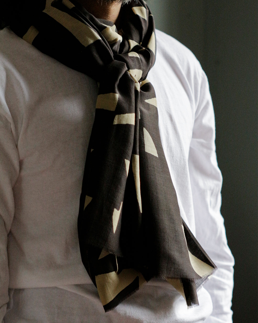 mills | Abstract Shawl - Charcoal Black -