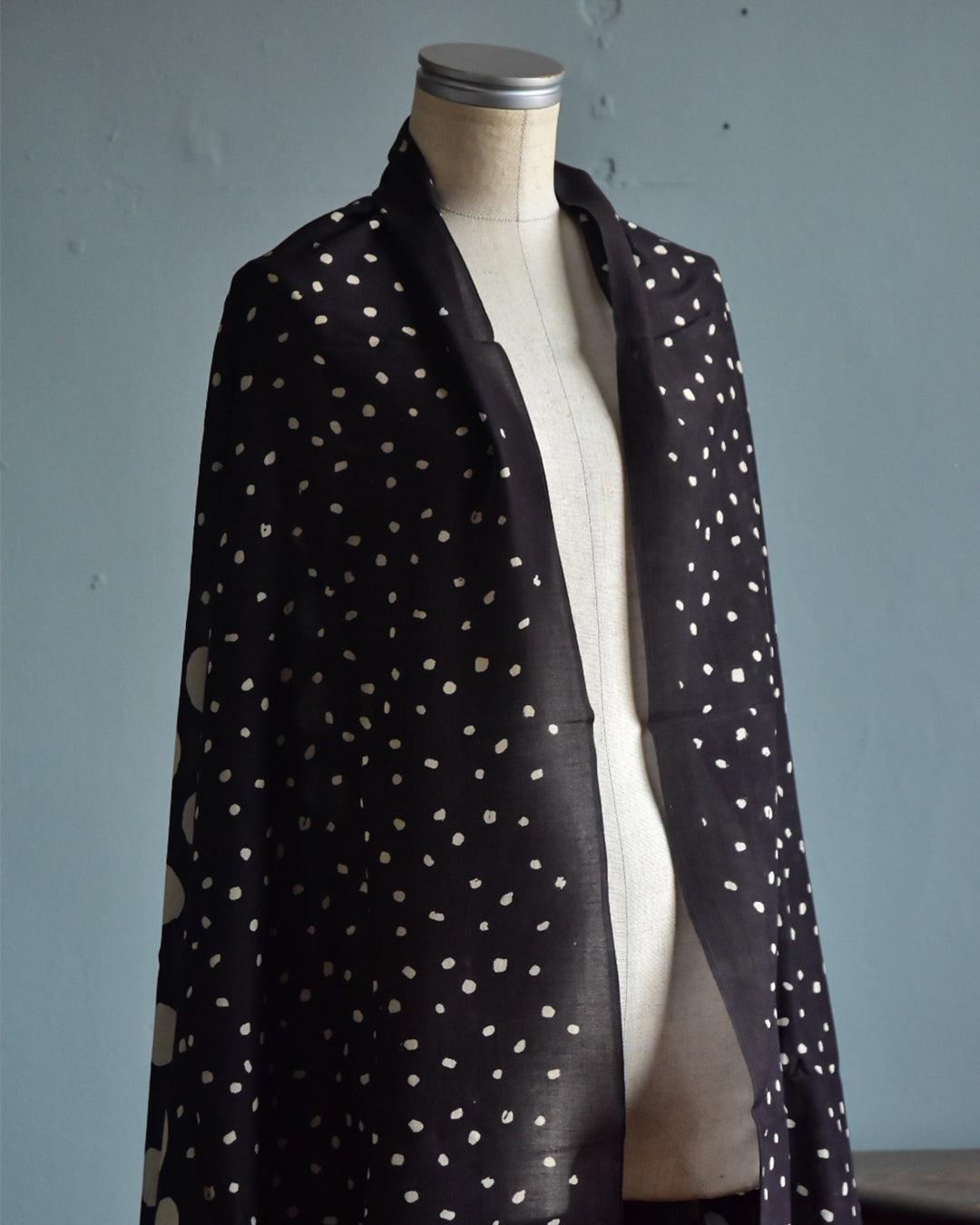 mills | Moonrise Shawl - Charcoal Black -