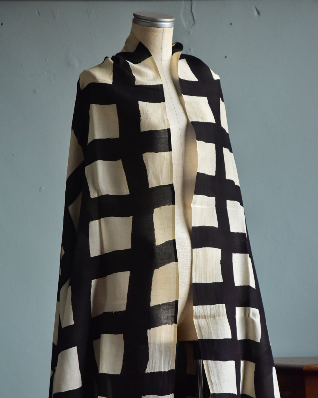 mills | Plaid Shawl  - Charcoal Black-
