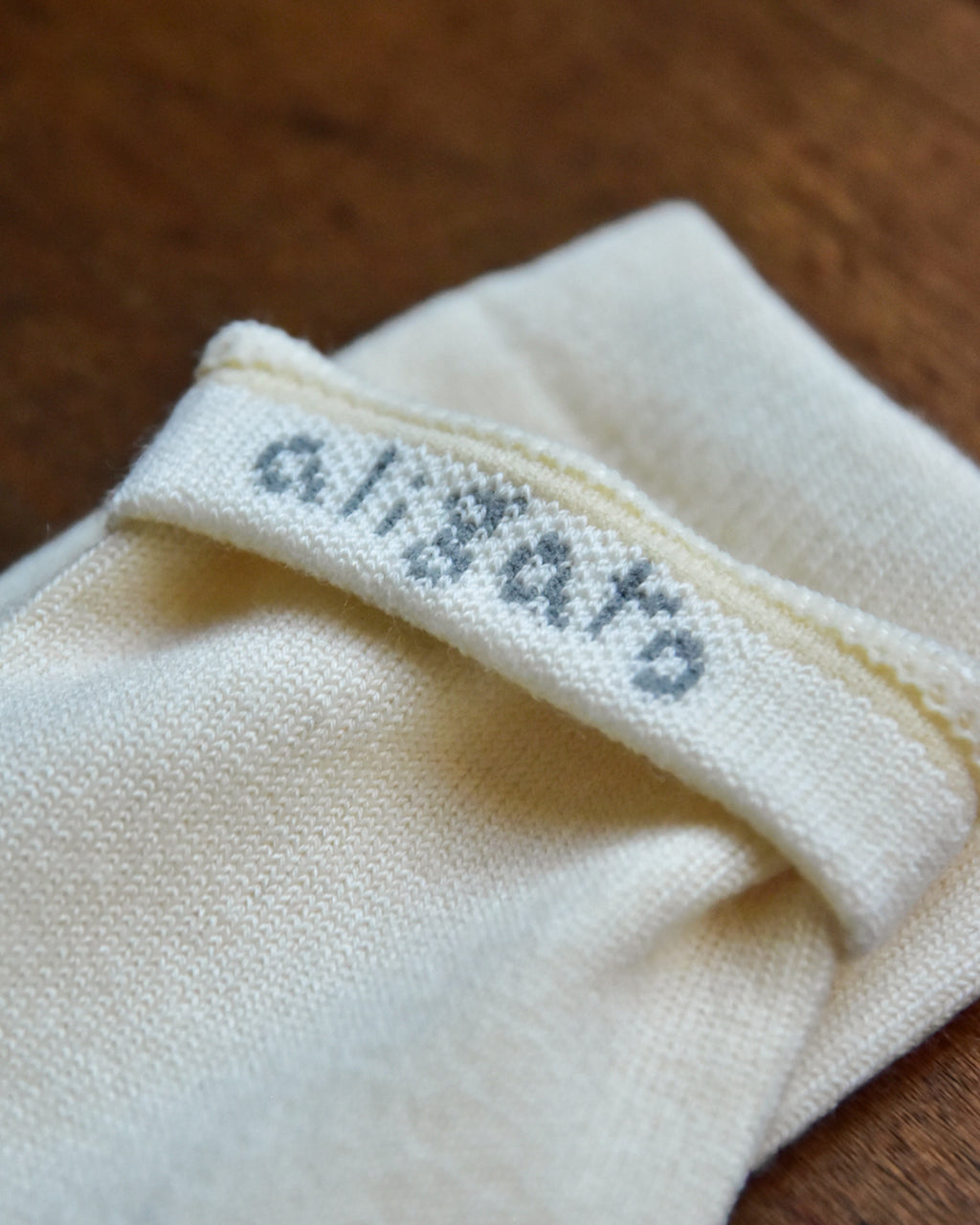 aligatos | wool 01 snow