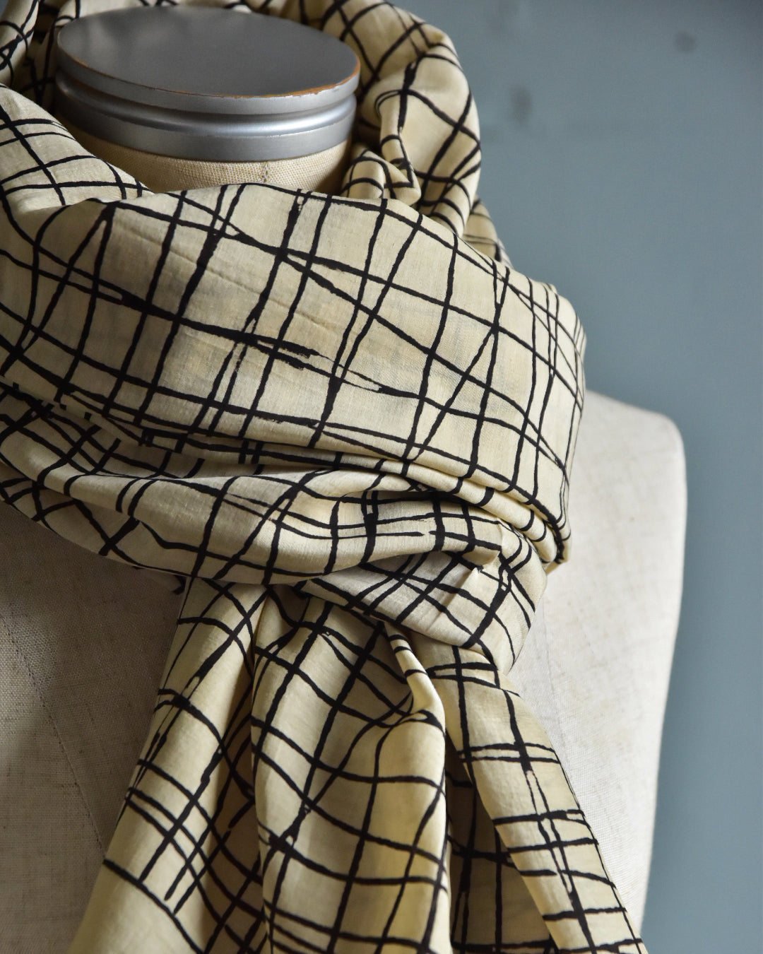 mills | Stone Shawl  - Cream-