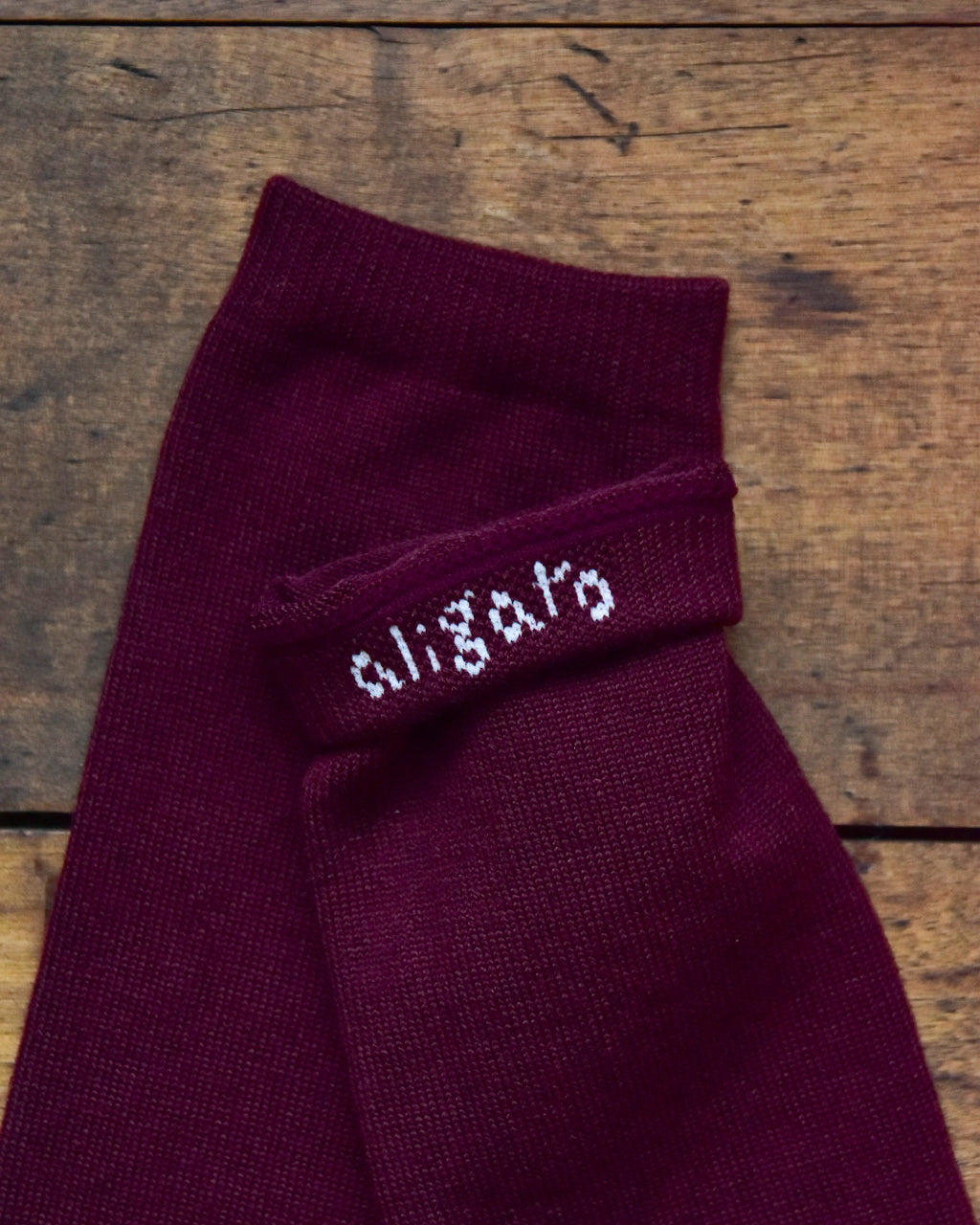aligatos | wool 01 wine